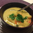 Kycklingsoppa med curry och koriander