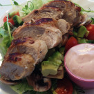 Kycklingfilé sallad och rhode island sås