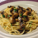 Supergod pasta med champinjoner och vitlök