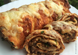 Godaste pannkaksrullen med köttfärssås