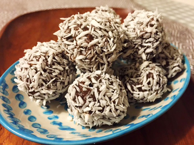 Underbart goda och – nyttiga – choklad-dadelbollar – nästan som fudge